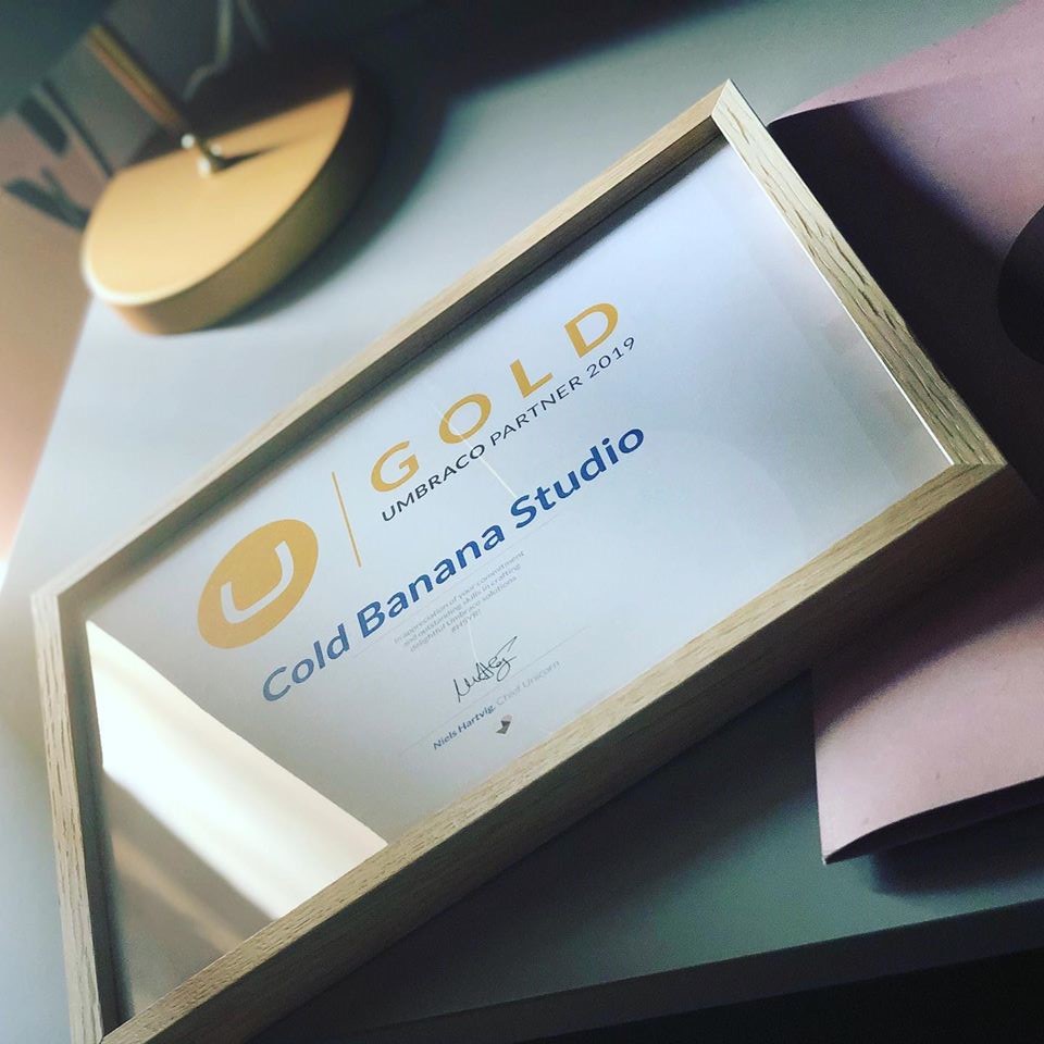 Cold Banana's 2019 Umbraco Gold Partner Award in a golden frame.
